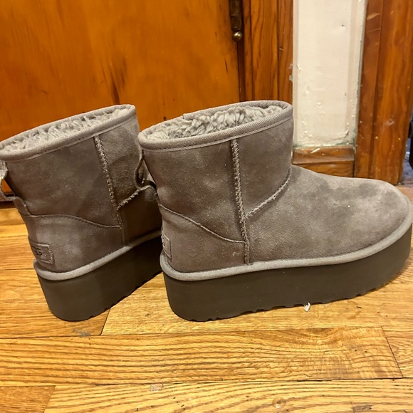 Ugg Classic Mini Platform Boots Gray Size 8 - Picture 7 of 9